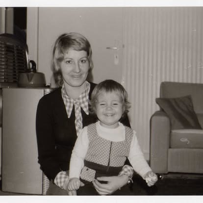 Frank als Kleinkind mit seiner Mutter