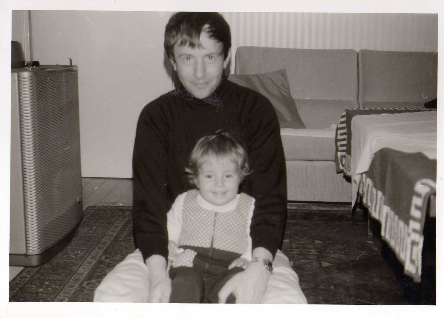 Frank als Kleinkind mit seinem Vater